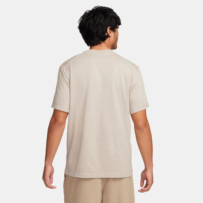 نايكي تيشيرت التمرين برايميري دراي-فِت للرجال رمادي image number 1