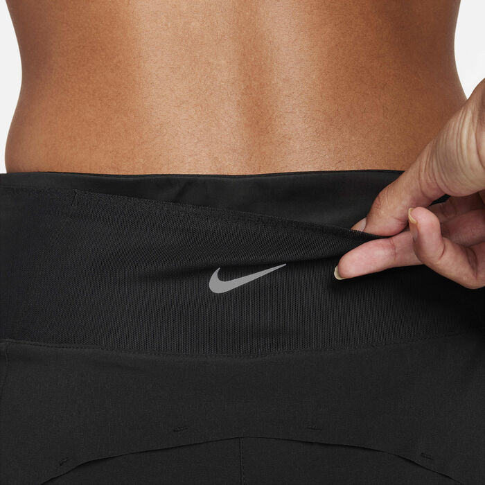 نايكي دراي-فت سويفت شورت الجري 2-في-1 بخصر متوسط وجيوب للنساء - 8 سم (تقريبًا) أسود image number 6