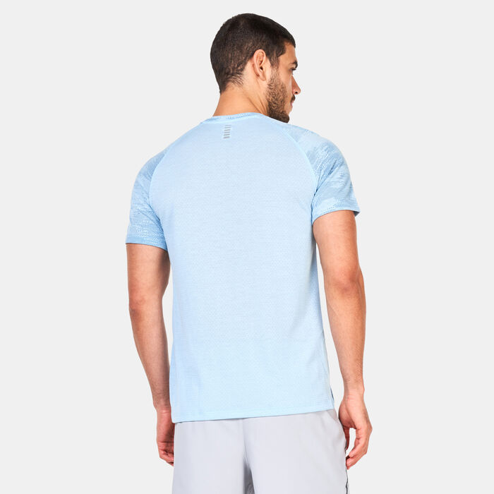 اندر ارمر تيشيرت ستريكر سبيد كامو للرجال أزرق image number 1