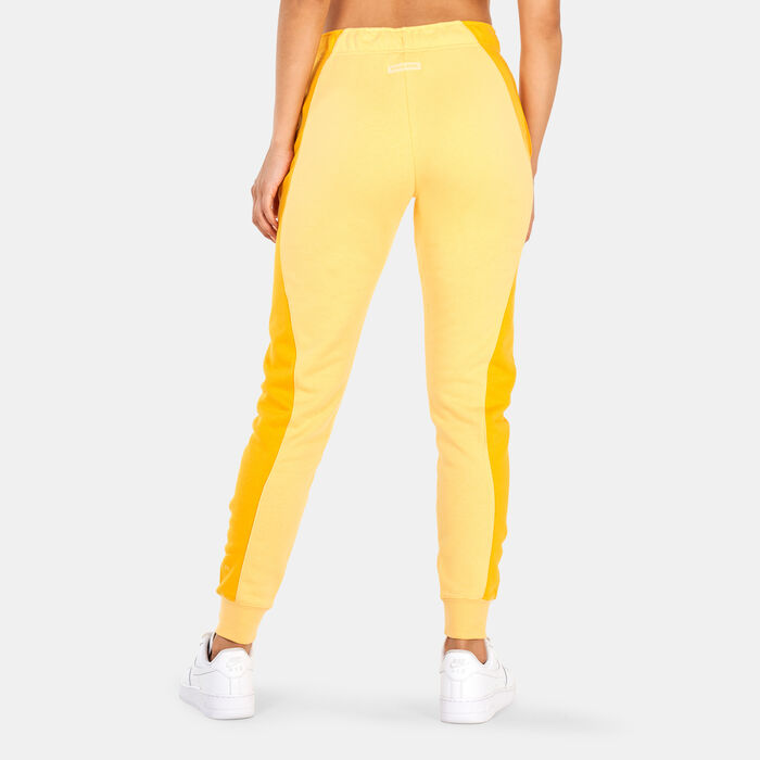 نايكي بنطال سبورتسوير اير ميد-رايز فليس للنساء أصفر image number 1