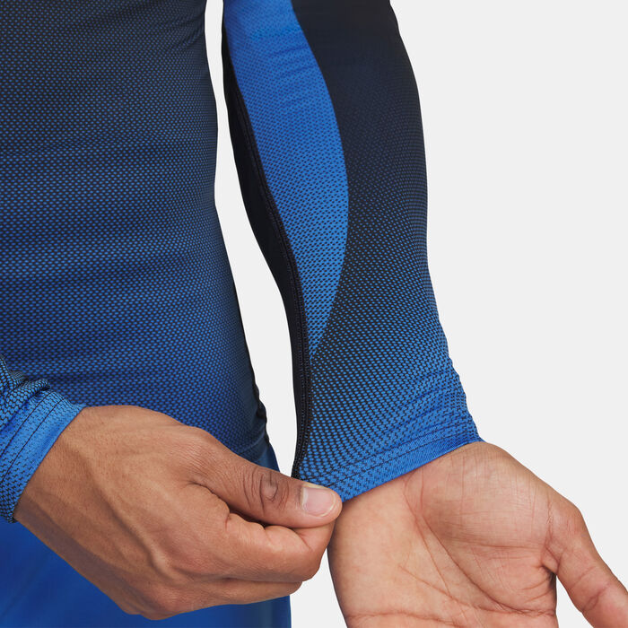 اندر ارمر تيشيرت التمرين من قماش هيت جير ومزين بطباعة بالتسامي للرجال أزرق image number 3