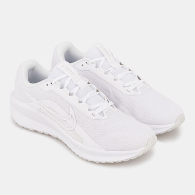 نايكي حذاء الجري على الطرق داون شيفتر 13 للنساء أبيض