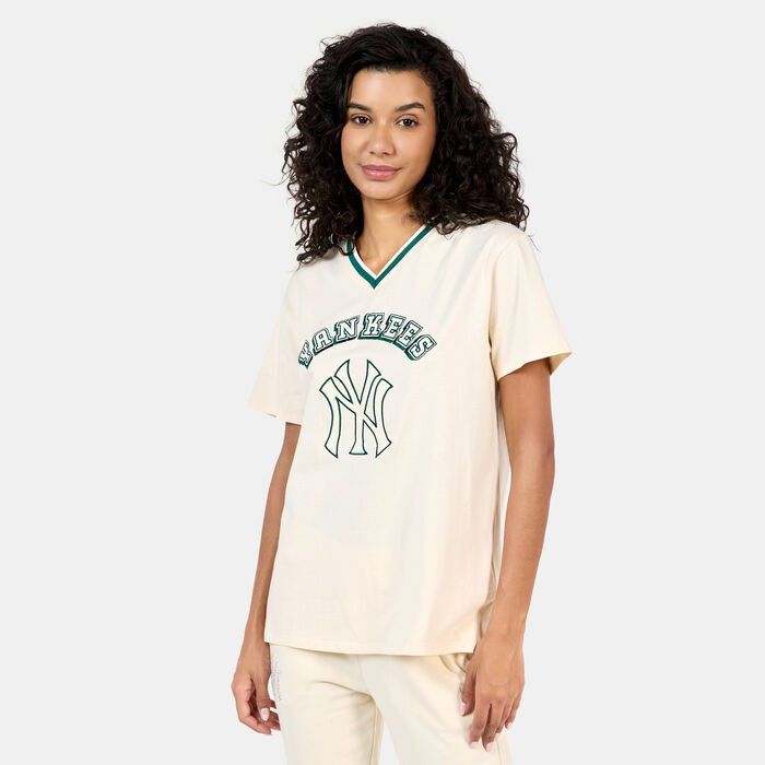 نيو ايرا تيشيرت MLB نيو يورك يانكيز جرافيك للنساء بيج image number 0