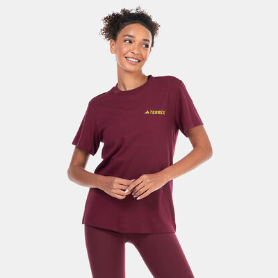 اديداس تيشيرت تيريكس جرافيك التيتيود للنساء أحمر