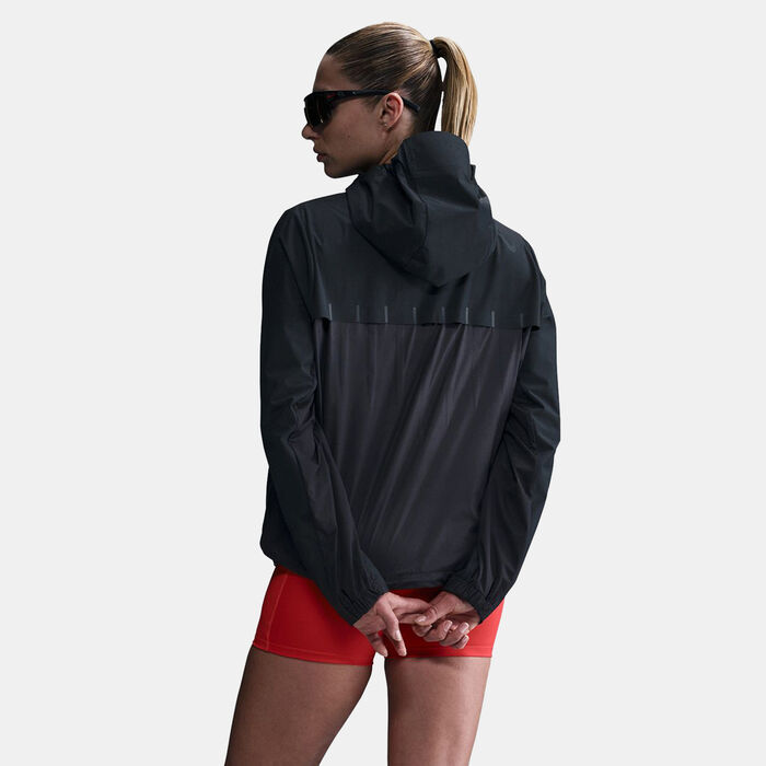 نايكي جاكيت الجري إيروسويفت إيروجامي ستورم-فت للنساء أسود image number 1